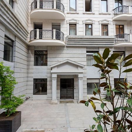 Downtown Two-Bedrom Apartment Tbilisi Bagian luar foto
