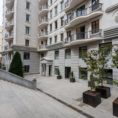 Downtown Two-Bedrom Apartment Tbilisi Bagian luar foto