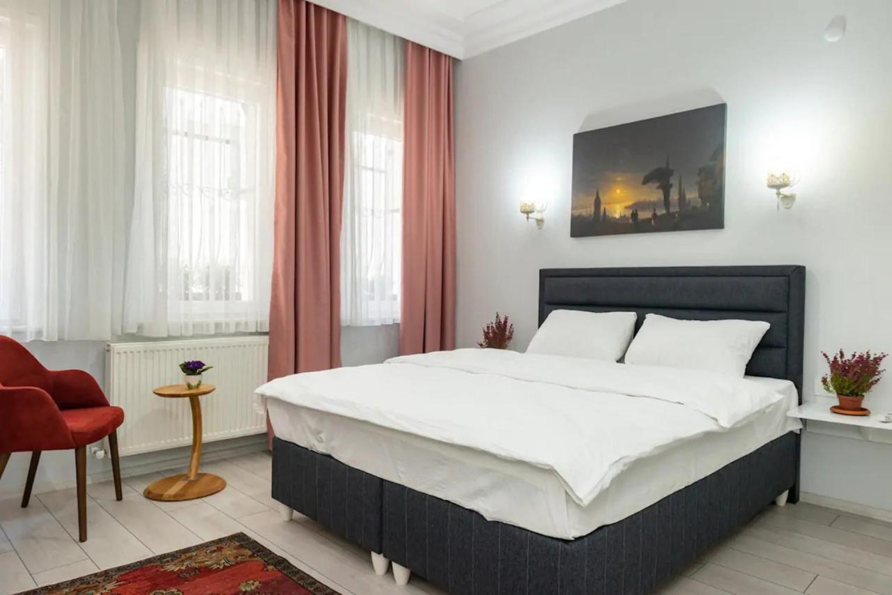 Downtown Two-Bedrom Apartment Tbilisi Bagian luar foto