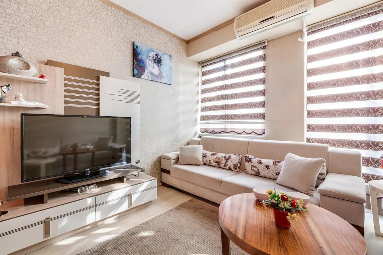 Downtown Two-Bedrom Apartment Tbilisi Bagian luar foto