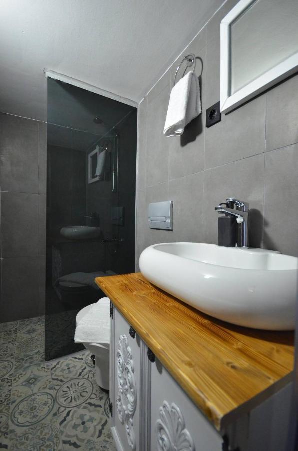 Downtown Two-Bedrom Apartment Tbilisi Bagian luar foto