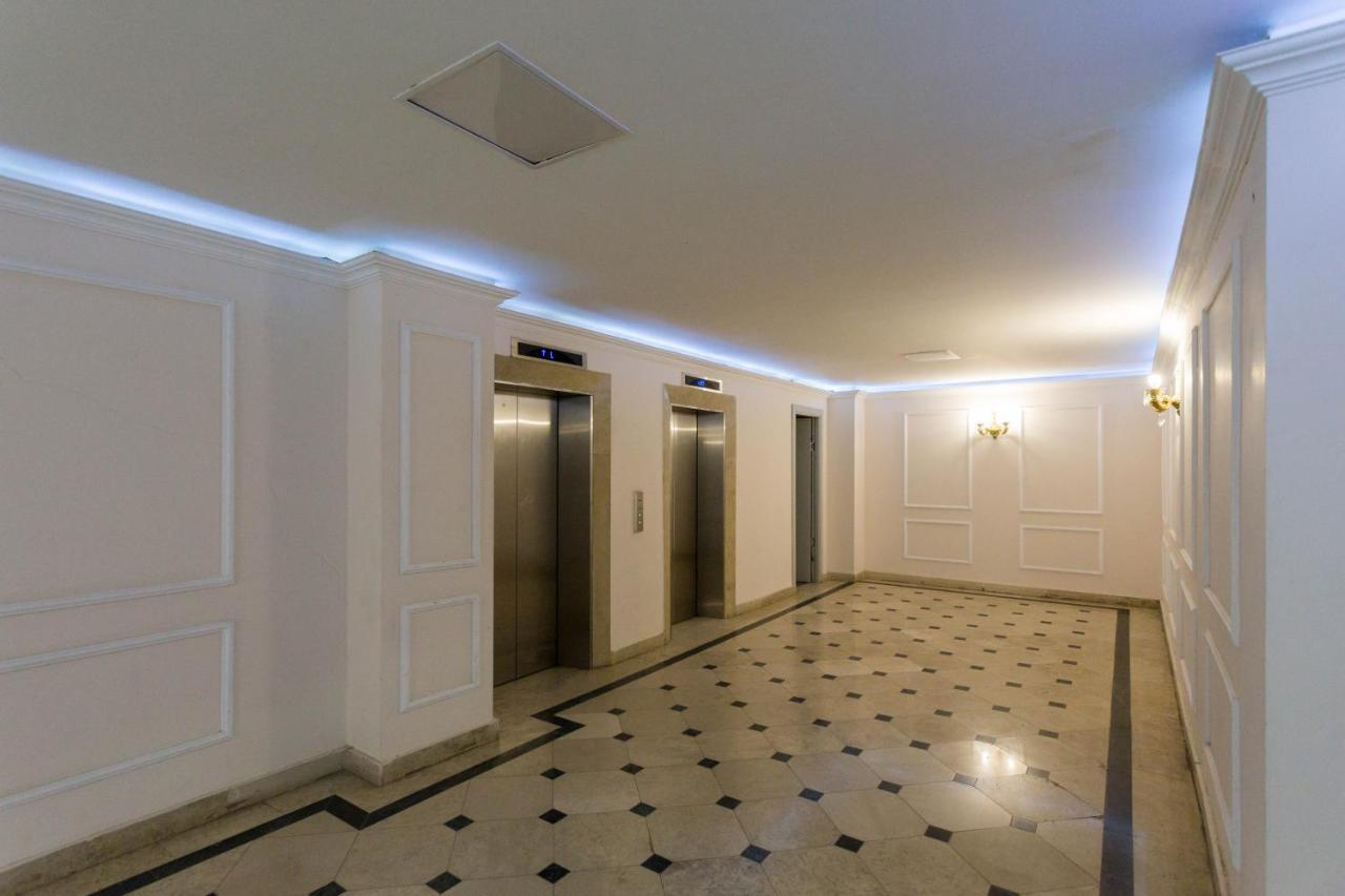 Downtown Two-Bedrom Apartment Tbilisi Bagian luar foto